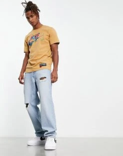 Nike T-shirt With Chest Logo In Elemental Gold For Men -Nike Sales Store 202973099 4