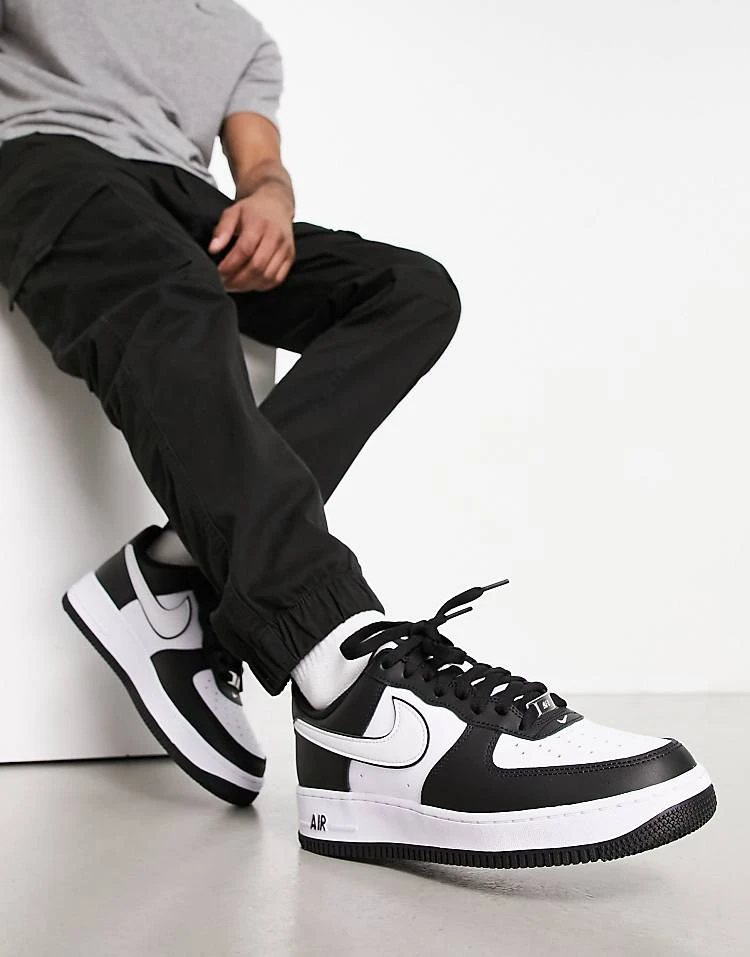 Nike Air Force 1 '07 Trainers In Black And White For Men 7 Nike Air Force 1 '07 Trainers In Black And White For Men - Image 5