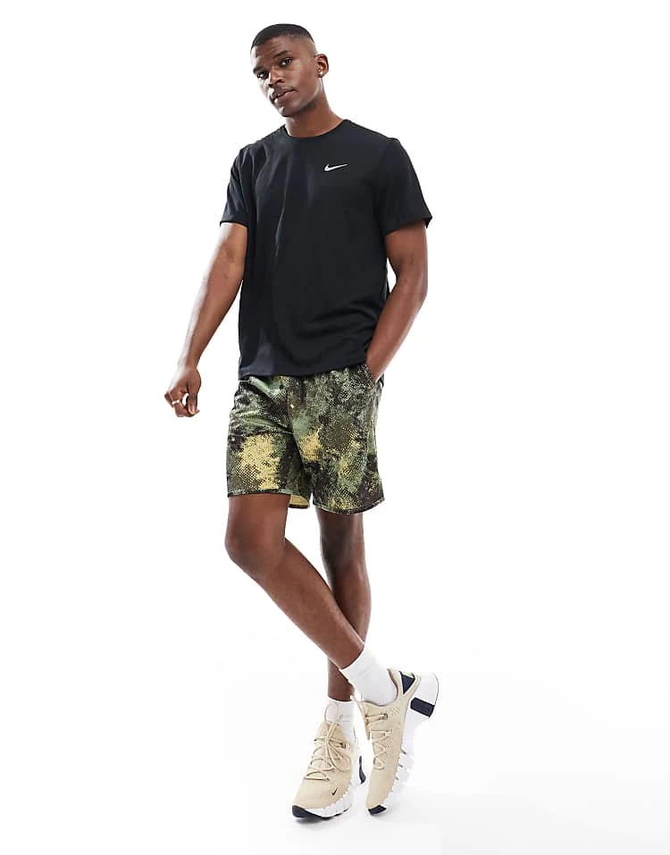 Nike Running Miler Dri-FIT T-shirt In Black For Men 5 Nike Running Miler Dri-FIT T-shirt In Black For Men - Image 3