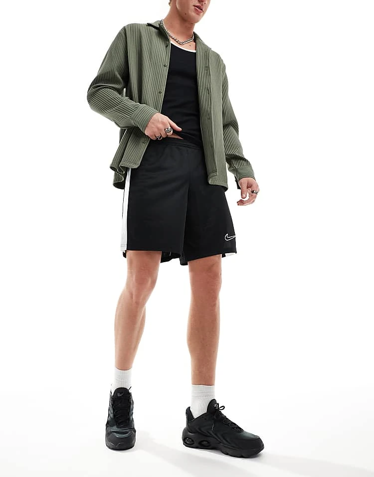 Nike Football Academy Dri-FIT Panelled Shorts In Black For Men 4 Nike Football Academy Dri-FIT Panelled Shorts In Black For Men - Image 2