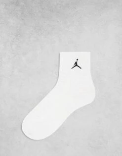 Jordan Flight Quarter 2.0 Socks In White For Men