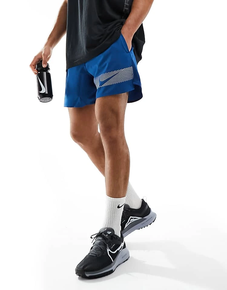 Nike Running Challenger Flash 5inch Reflective Short In Blue For Men Mid Blue 3 Nike Running Challenger Flash 5inch Reflective Short In Blue For Men Mid Blue