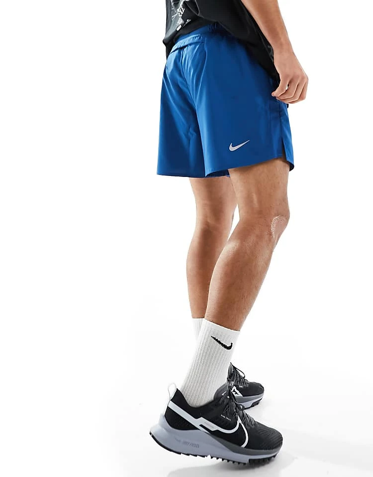 Nike Running Challenger Flash 5inch Reflective Short In Blue For Men Mid Blue 5 Nike Running Challenger Flash 5inch Reflective Short In Blue For Men Mid Blue - Image 3