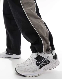 Nike Zoom Vomero 5 Trainers In White And Black For Men -Nike Sales Store 205303625 1 white 1