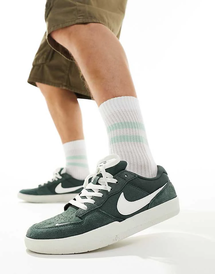 Nike SB Force 58 Trainers In Dark Green And White For Men 3 Nike SB Force 58 Trainers In Dark Green And White For Men