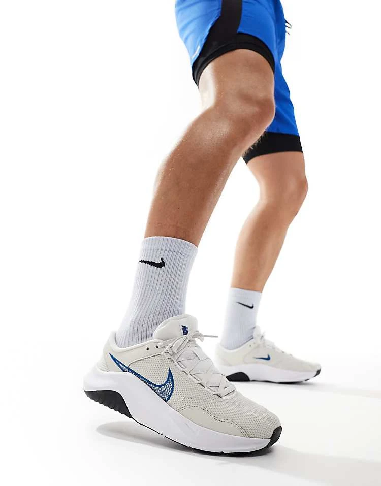 Nike Training Legend Essential 3 Trainers In White And Blue For Men 7 Nike Training Legend Essential 3 Trainers In White And Blue For Men - Image 5