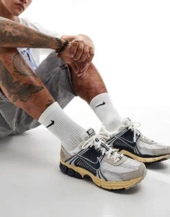 Nike Zoom Vomero 5 Trainers In White And Navy For Men 13 Nike Zoom Vomero 5 Trainers In White And Navy For Men -Nike Sales Store 205615215 1 white 1