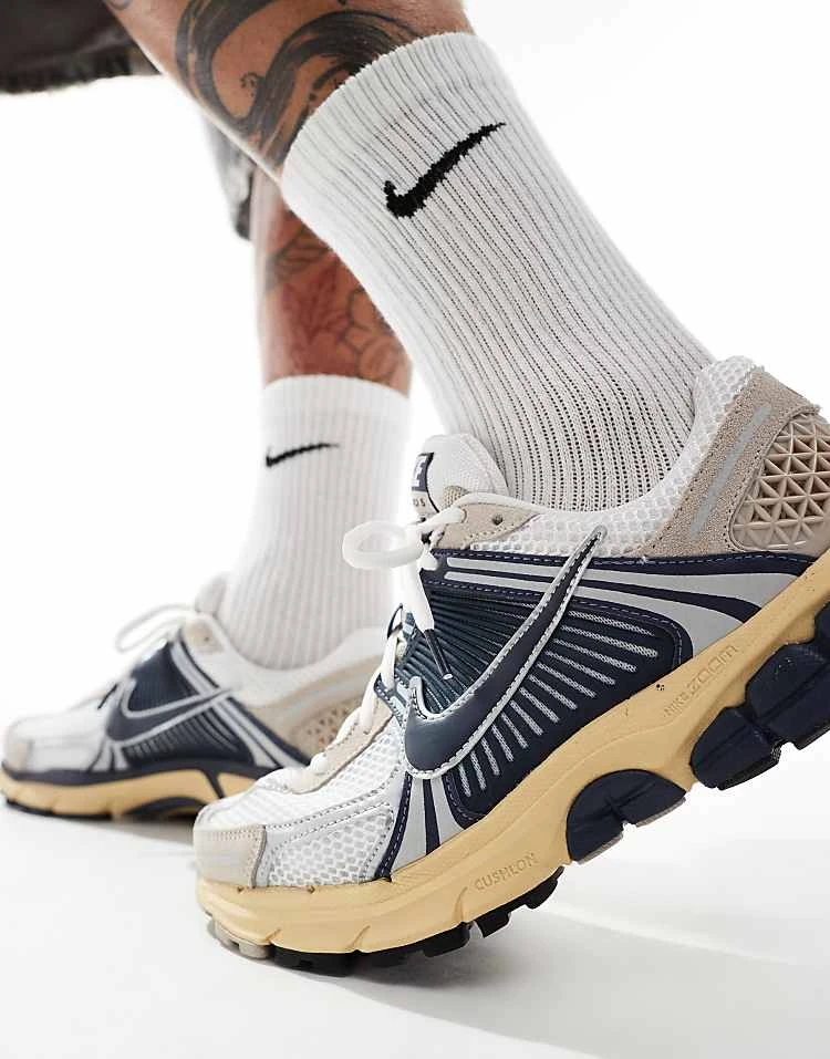 Nike Zoom Vomero 5 Trainers In White And Navy For Men 5 Nike Zoom Vomero 5 Trainers In White And Navy For Men - Image 3
