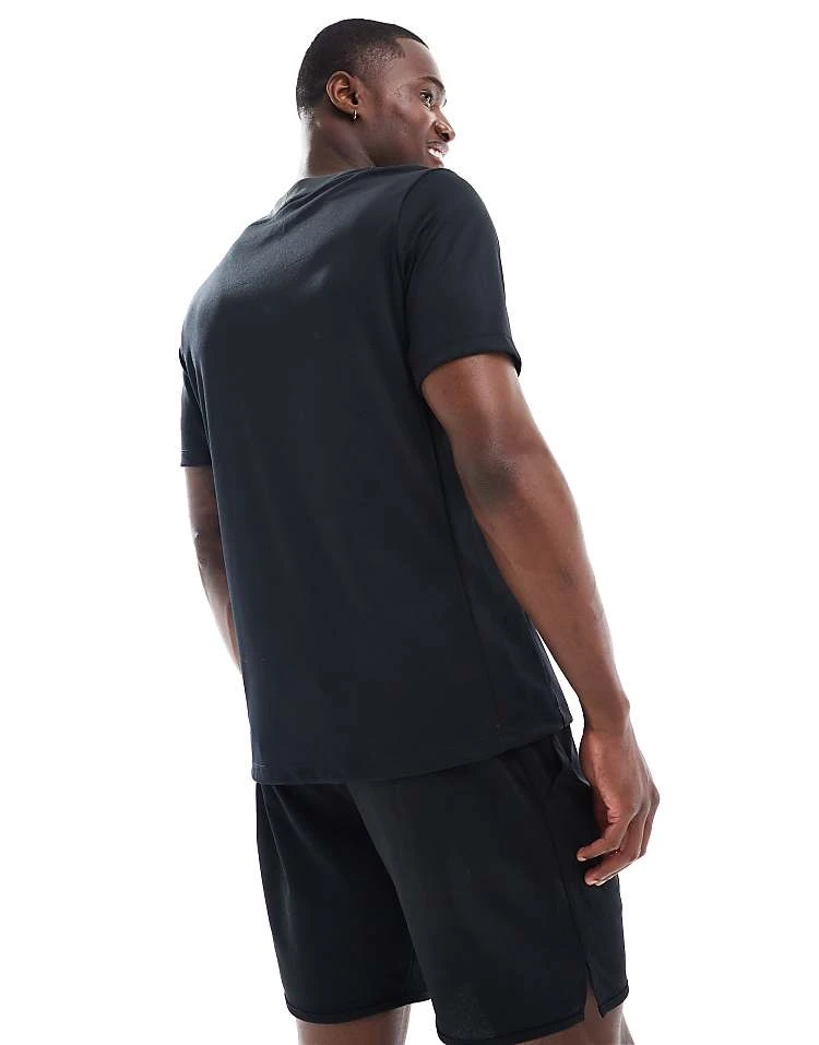 Nike Football Strike T-shirt In Black For Men 6 Nike Football Strike T-shirt In Black For Men - Image 4