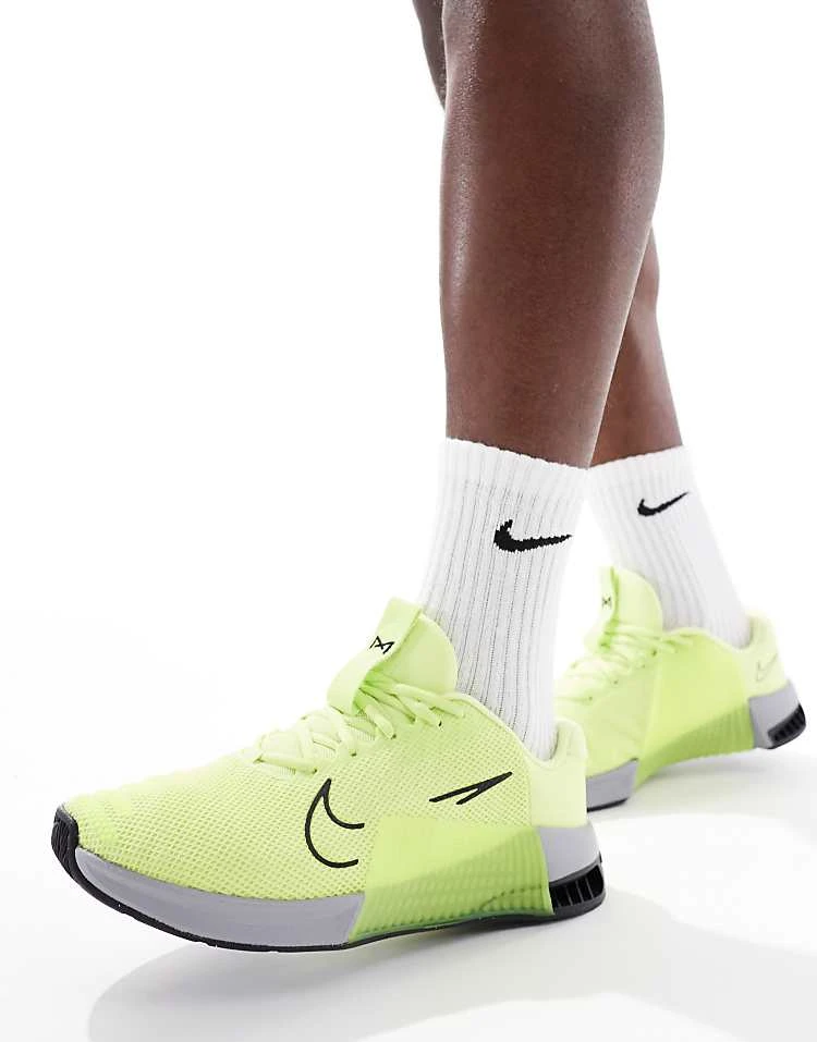 Nike Training Metcon 9 Trainers In Yellow For Men 6 Nike Training Metcon 9 Trainers In Yellow For Men - Image 4