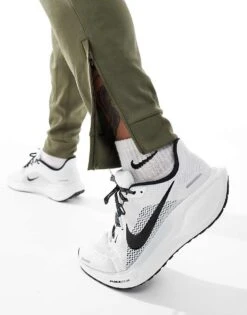Nike Training Totality Joggers In Khaki For Men 11 Nike Training Totality Joggers In Khaki For Men -Nike Sales Store 206091252 4