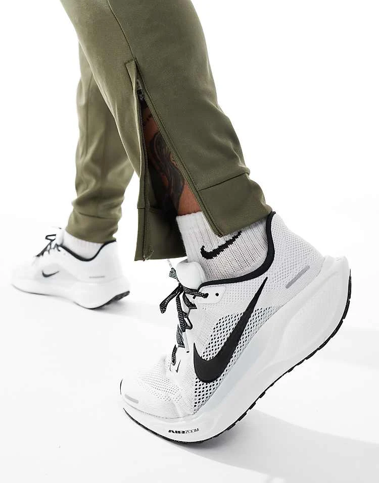 Nike Training Totality Joggers In Khaki For Men 6 Nike Training Totality Joggers In Khaki For Men - Image 4