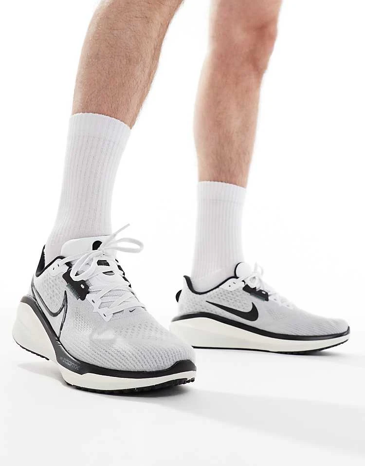 Nike Running Vomero 17 Trainers In White And Black For Men 3 Nike Running Vomero 17 Trainers In White And Black For Men