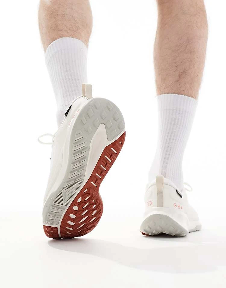 Nike Running Juniper Trail 2 GORE-TEX Trainers In White And Red For Men 5 Nike Running Juniper Trail 2 GORE-TEX Trainers In White And Red For Men - Image 3