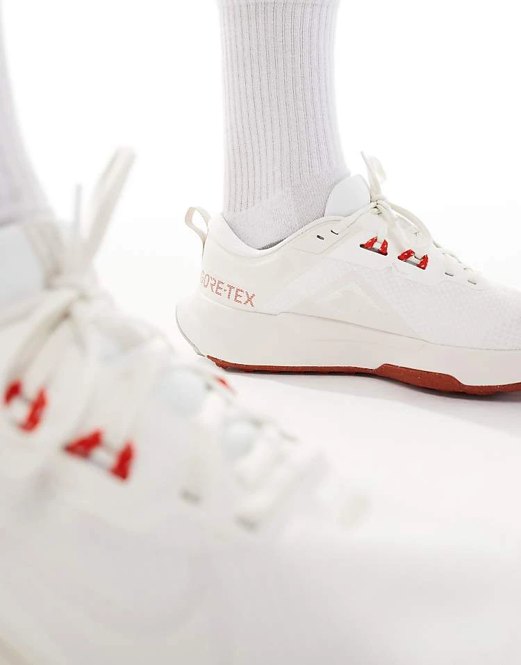 Nike Running Juniper Trail 2 GORE-TEX Trainers In White And Red For Men 7 Nike Running Juniper Trail 2 GORE-TEX Trainers In White And Red For Men - Image 5