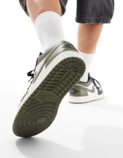 Nike Air Jordan 1 Low Trainers In White, Green And Black For Men Mid Green 11 Nike Air Jordan 1 Low Trainers In White, Green And Black For Men Mid Green -Nike Sales Store 206610534 4