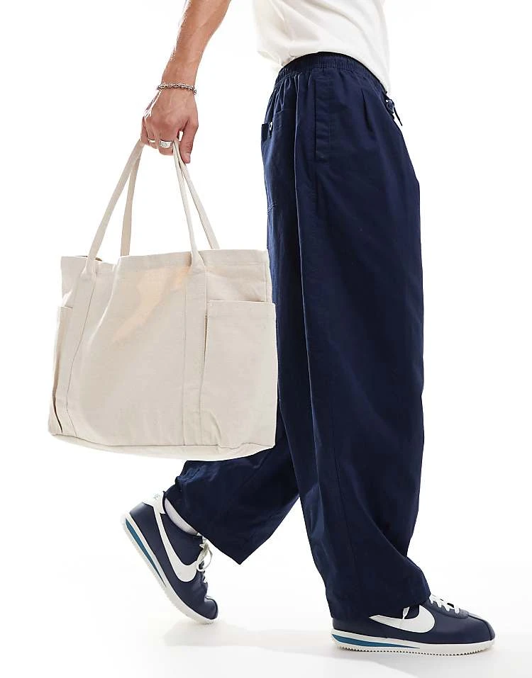 Nike Club Woven Balloon Oversized Trousers In Navy For Men 5 Nike Club Woven Balloon Oversized Trousers In Navy For Men - Image 3