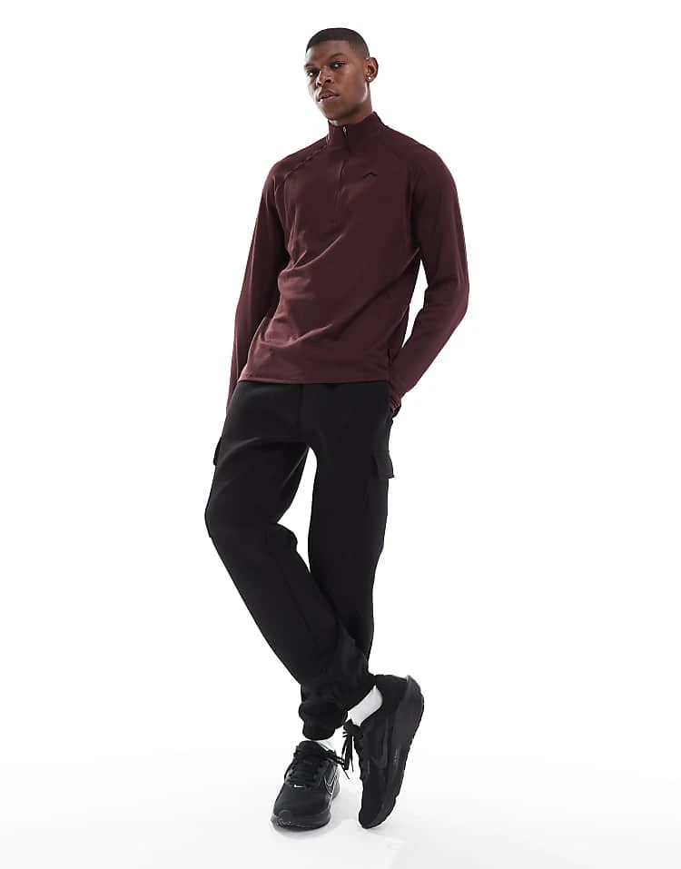 Nike Running Trail 1/4 Zip Sweatshirt In Burgundy For Men 6 Nike Running Trail 1/4 Zip Sweatshirt In Burgundy For Men - Image 4