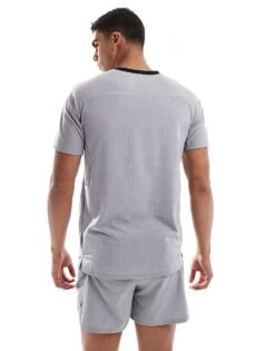 Nike Running Trail Dri-FIT Solar Chase T-shirt In Grey For Men -Nike Sales Store 206616713 2