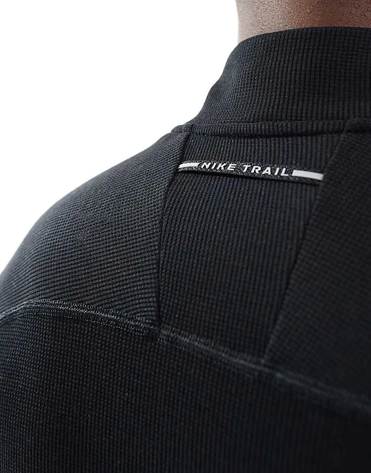 Nike Running Trail 1/4 Zip Sweatshirt In Black For Men 4 Nike Running Trail 1/4 Zip Sweatshirt In Black For Men - Image 2