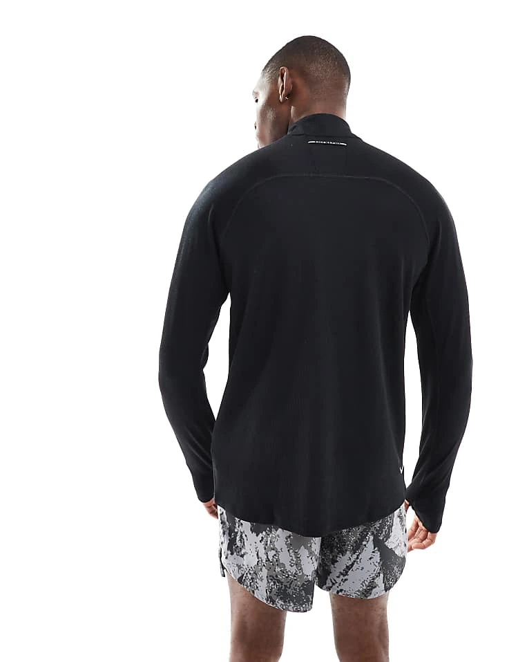 Nike Running Trail 1/4 Zip Sweatshirt In Black For Men 6 Nike Running Trail 1/4 Zip Sweatshirt In Black For Men - Image 4