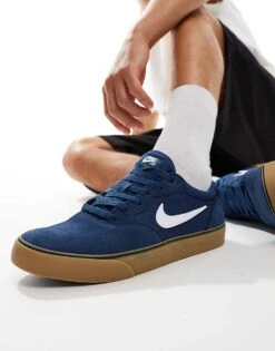 Nike SB Chron 2 Suede Trainers In Navy And Gum Sole For Men