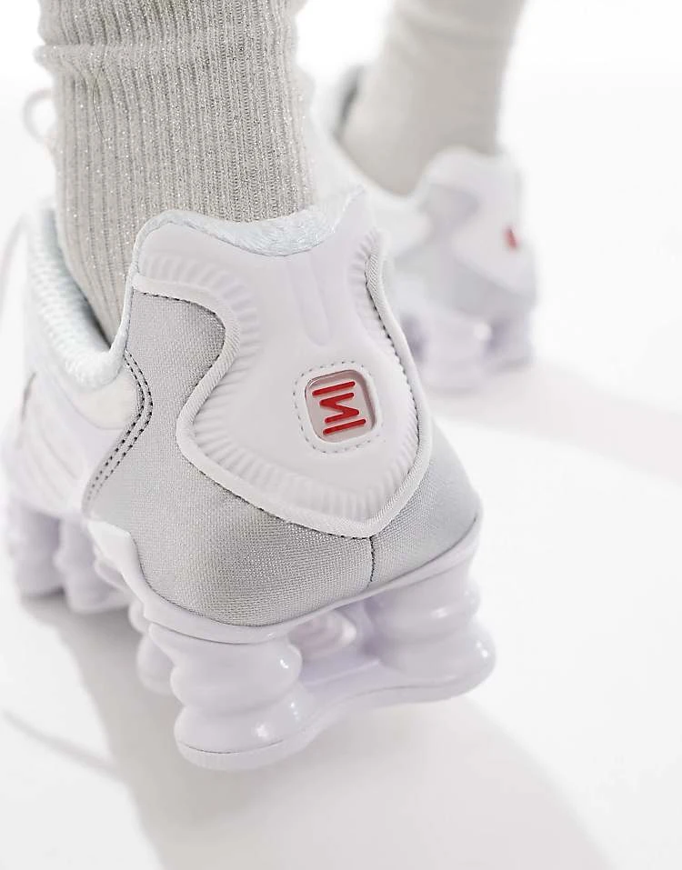Nike Shox TL Unisex Trainers In White For Unisex 6 Nike Shox TL Unisex Trainers In White For Unisex - Image 4