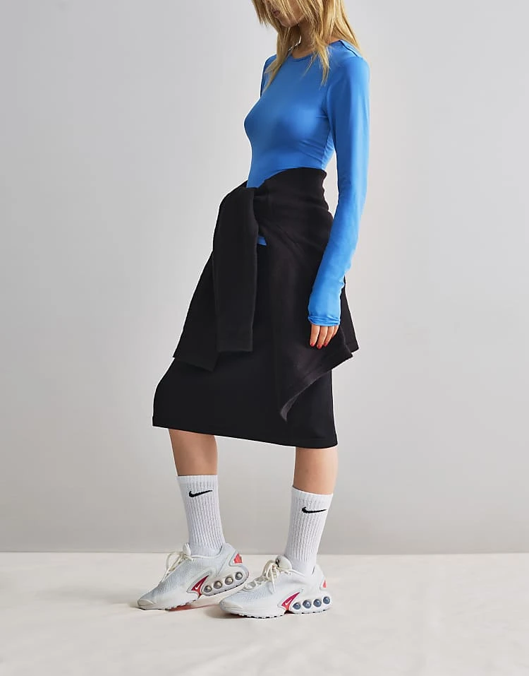 Nike Air Max DN Trainers In White And Purple For Unisex 4 Nike Air Max DN Trainers In White And Purple For Unisex - Image 2