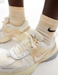 Nike V2K Run Trainers In Off White And Beige For Unisex -Nike Sales Store 206631000 4