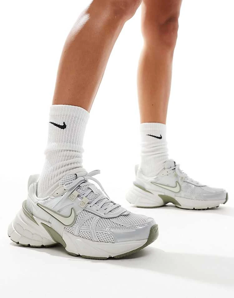 Nike V2K Run Unisex Trainers In White, Green And Silver For Unisex 8 Nike V2K Run Unisex Trainers In White, Green And Silver For Unisex - Image 6