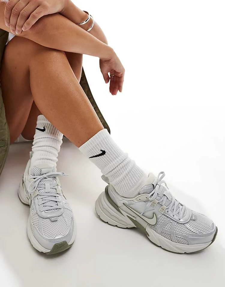 Nike V2K Run Unisex Trainers In White, Green And Silver For Unisex 4 Nike V2K Run Unisex Trainers In White, Green And Silver For Unisex - Image 2