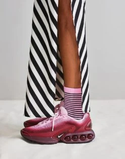Nike Air Max DN Trainers In Dark Burgundy For Unisex -Nike Sales Store 206631534 2