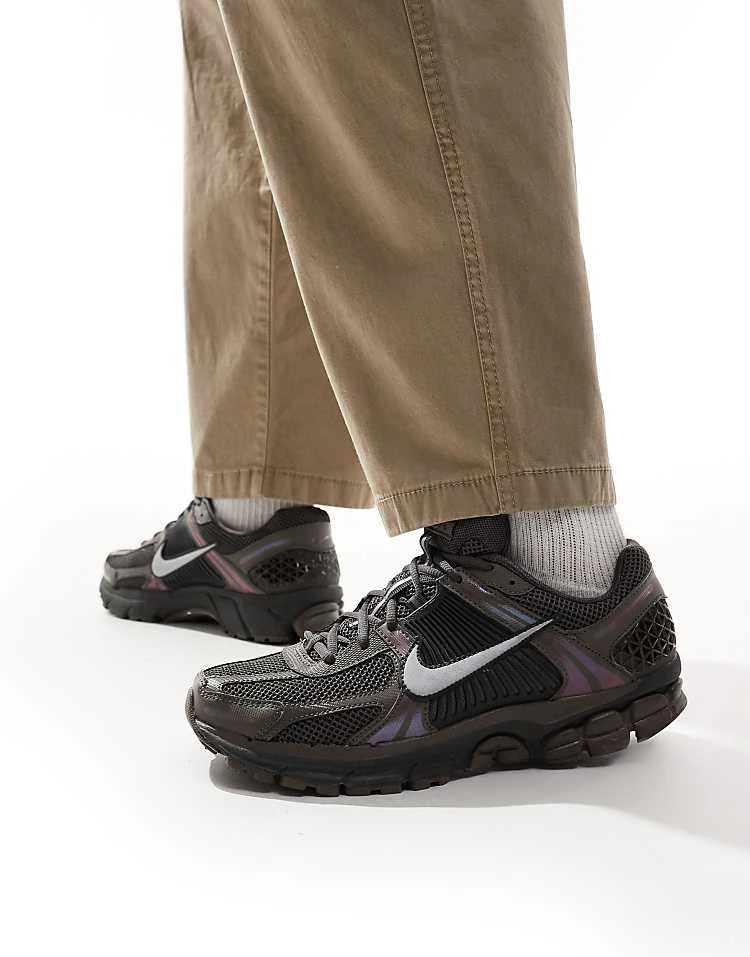 Nike Zoom Vomero 5 Trainers In Stone And Metallic Silver For Men 6 Nike Zoom Vomero 5 Trainers In Stone And Metallic Silver For Men - Image 4