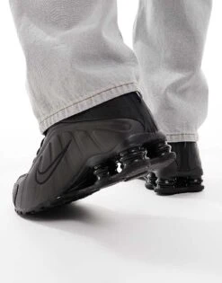 Nike Shox R4 Trainers In Black For Men 9 Nike Shox R4 Trainers In Black For Men -Nike Sales Store 207049817 2