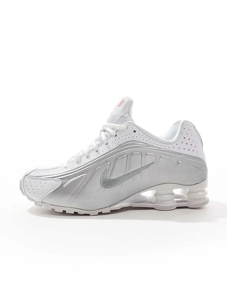 Nike Shox R4 Trainers In White And Metallic Silver For Men 4 Nike Shox R4 Trainers In White And Metallic Silver For Men - Image 2