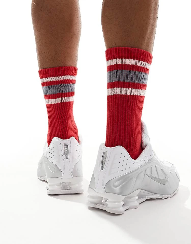 Nike Shox R4 Trainers In White And Metallic Silver For Men 5 Nike Shox R4 Trainers In White And Metallic Silver For Men - Image 3