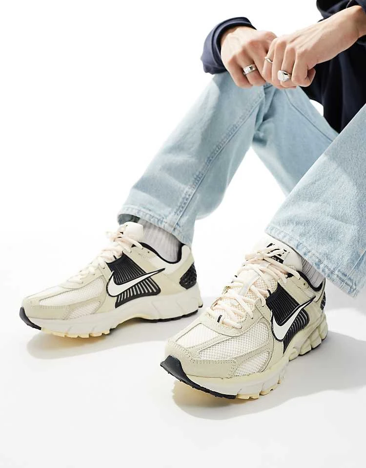 Nike Zoom Vomero 5 Trainers Trainers In Cream And Black For Men 3 Nike Zoom Vomero 5 Trainers Trainers In Cream And Black For Men
