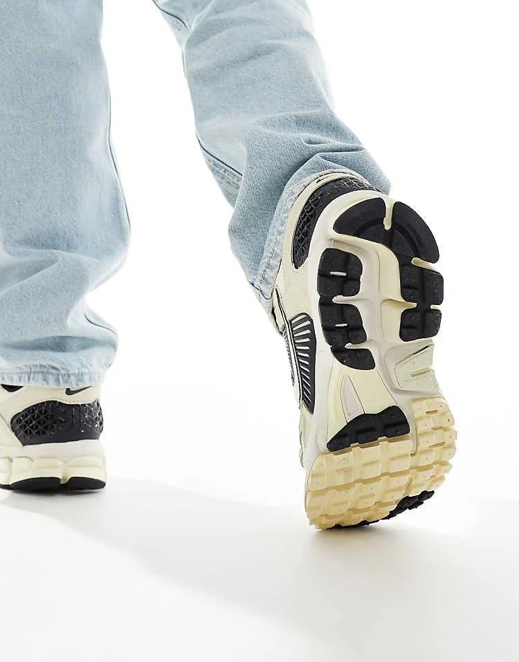 Nike Zoom Vomero 5 Trainers Trainers In Cream And Black For Men 5 Nike Zoom Vomero 5 Trainers Trainers In Cream And Black For Men - Image 3