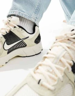 Nike Zoom Vomero 5 Trainers Trainers In Cream And Black For Men 12 Nike Zoom Vomero 5 Trainers Trainers In Cream And Black For Men -Nike Sales Store 207050285 5