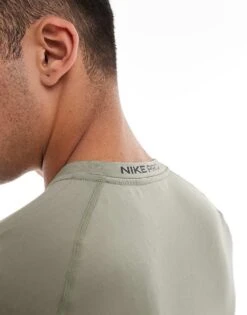 Nike Training Dri-FIT Muscle Fit T-shirt In Khaki For Men -Nike Sales Store 207051102 4