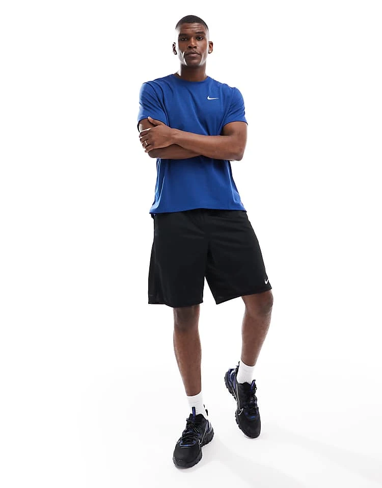 Nike Training Totality Dri-FIT 9inch Shorts In Black For Men 4 Nike Training Totality Dri-FIT 9inch Shorts In Black For Men - Image 2