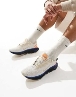 Nike Training Motiva GORE-TEX Trainers In Beige And Blue For Men