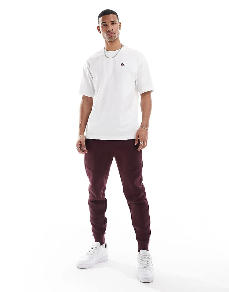 Nike Tech Fleece Jogger In Burgundy For Men 3 Nike Tech Fleece Jogger In Burgundy For Men