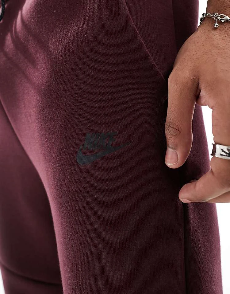 Nike Tech Fleece Jogger In Burgundy For Men 7 Nike Tech Fleece Jogger In Burgundy For Men - Image 5