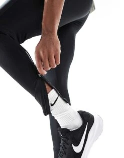 Nike Running Challenger Dri-FIT Tights In Black For Men 9 Nike Running Challenger Dri-FIT Tights In Black For Men -Nike Sales Store 207058989 2