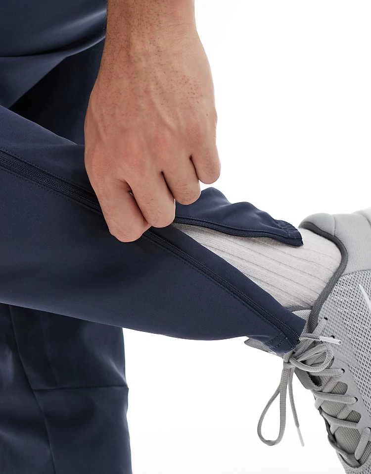 Nike Running Challenger Dri-FIT Joggers In Blue For Men Light Blue 4 Nike Running Challenger Dri-FIT Joggers In Blue For Men Light Blue - Image 2