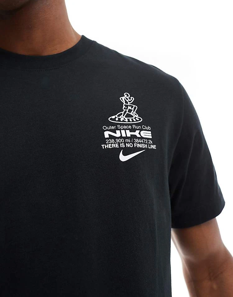 Nike Running Run Graphic T-shirt In Black For Men 5 Nike Running Run Graphic T-shirt In Black For Men - Image 3