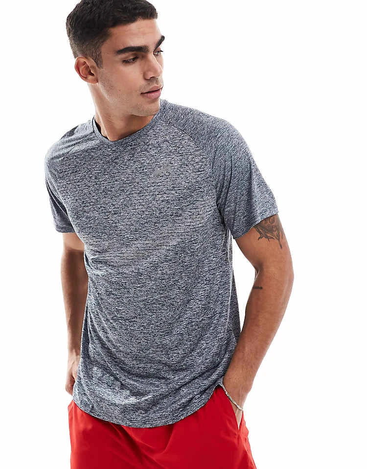 Nike Running Stride Dri-FIT T-shirt In Navy For Men 3 Nike Running Stride Dri-FIT T-shirt In Navy For Men