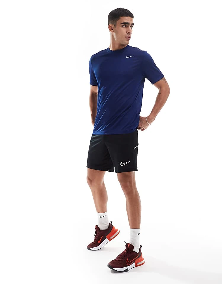 Nike Football Academy 25 Dri-FIT Shorts In Black For Men 8 Nike Football Academy 25 Dri-FIT Shorts In Black For Men - Image 6