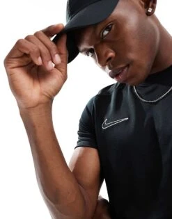 Nike Football Academy 25 Dri-FIT T-shirt In Black For Men 9 Nike Football Academy 25 Dri-FIT T-shirt In Black For Men -Nike Sales Store 207059994 3